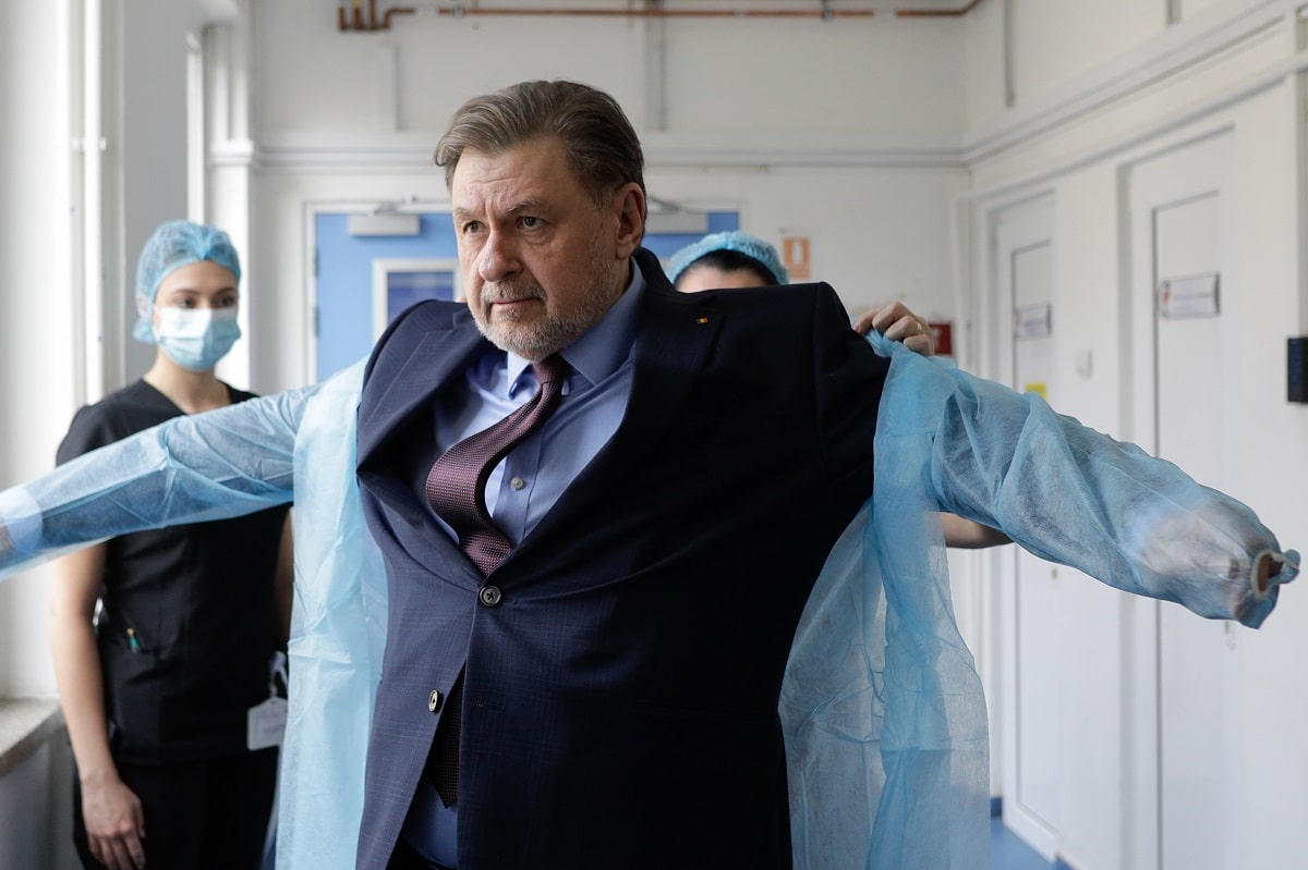 USR sesisează DNA și Parchetul European împotriva lui Alexandru Rafila. Este vorba de contractul încheiat cu OMS