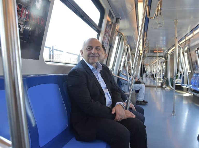 Cătălin Cîrstoiu se urcă din nou în metrou și-l cheamă pe Nicușor Dan. Mesajul candidatului PSD-PNL pentru primarul general