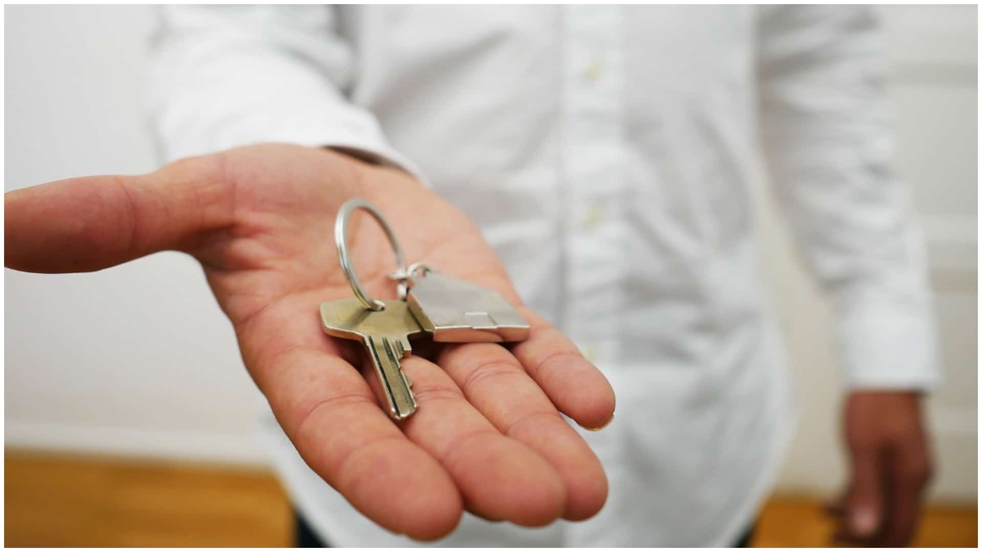 Ce se întâmplă cu românii care au venituri din chirii. Nu vor mai putea face acest lucru începând de acum