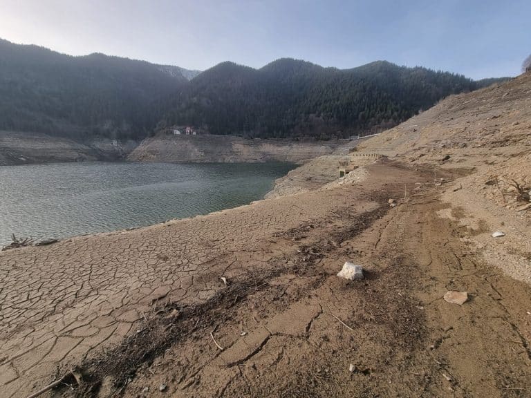 Barajul din România pe care trebuie să ajungi măcar o dată în viață. Este o capodoperă construită în cel mai sălbatic loc din Carpați