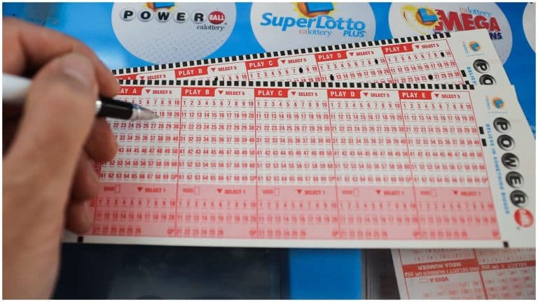 A dat lovitura la Loto și a câștigat o sumă ireală. Care au fost numerele norocoase