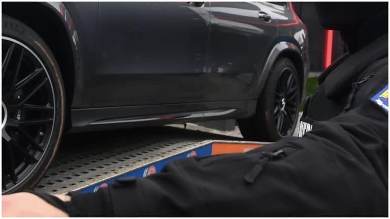 BMW-ul unui clujean, ridicat de primărie pentru că părea abandonat. Bărbatul a mers în instanță. Care a fost verdictul