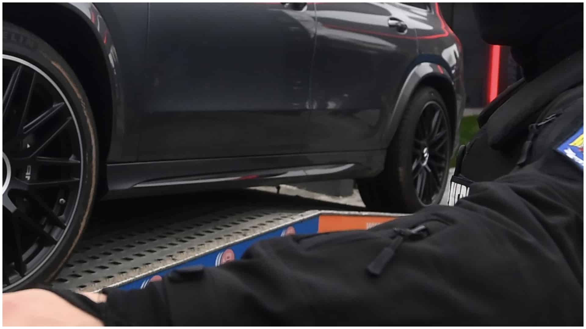 BMW-ul unui clujean, ridicat de primărie pentru că părea abandonat. Bărbatul a mers în instanță. Care a fost verdictul