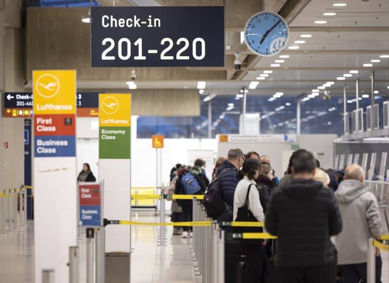 Bilete de avion mai scumpe pentru români. Ce se întâmplă cu pachetele de vacanță