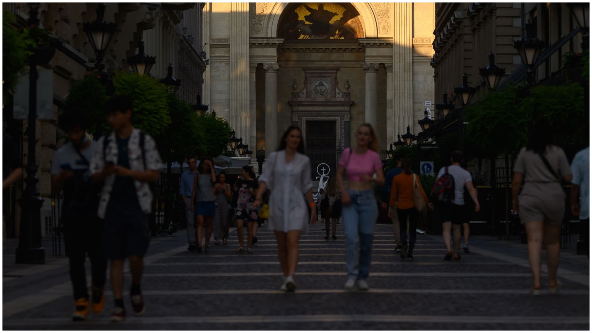 Țara care oferă tinerilor bani pentru chirie și navetă. Firmele vor primi 50% din salariul plătit acestora