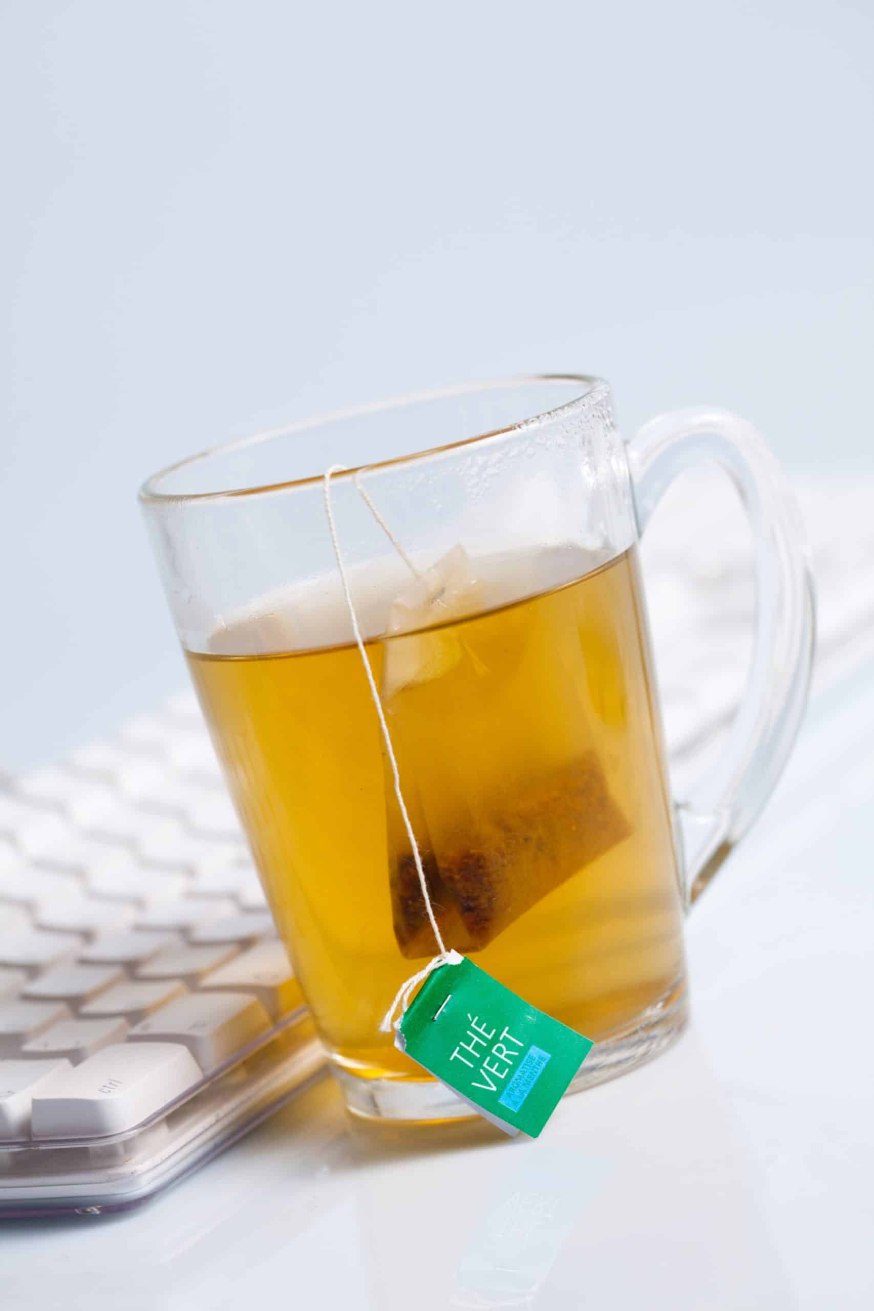 De ce nu e bine să bei ceai la plic. Ce s-a descoperit în băutura pe care mulți români o adoră