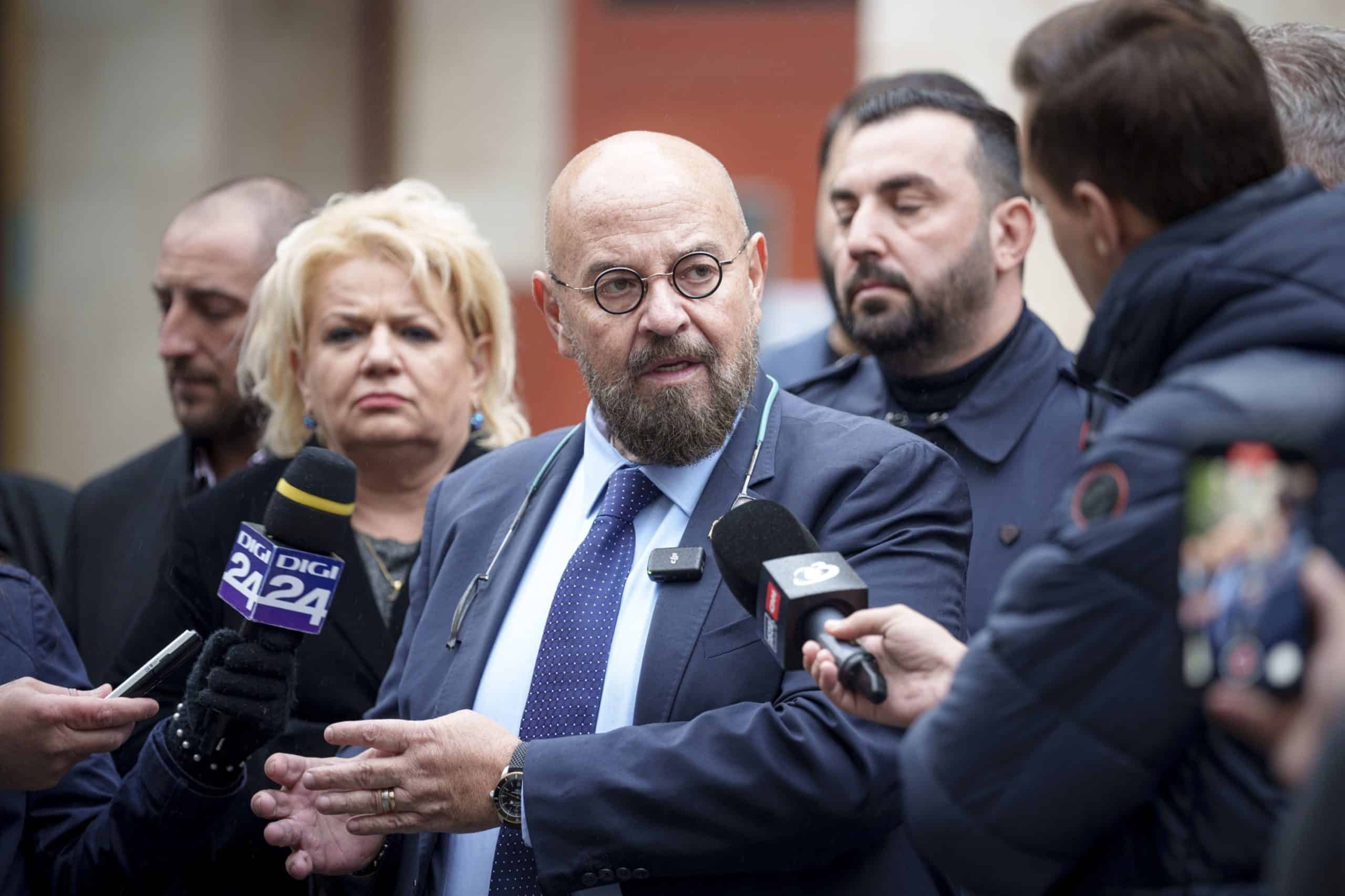 Piedone spune că este avantajat de candidaturile separate ale Coaliției la Capitală. „Firea și Burduja au intrat la sacrificii, eroi de sacrificiu”