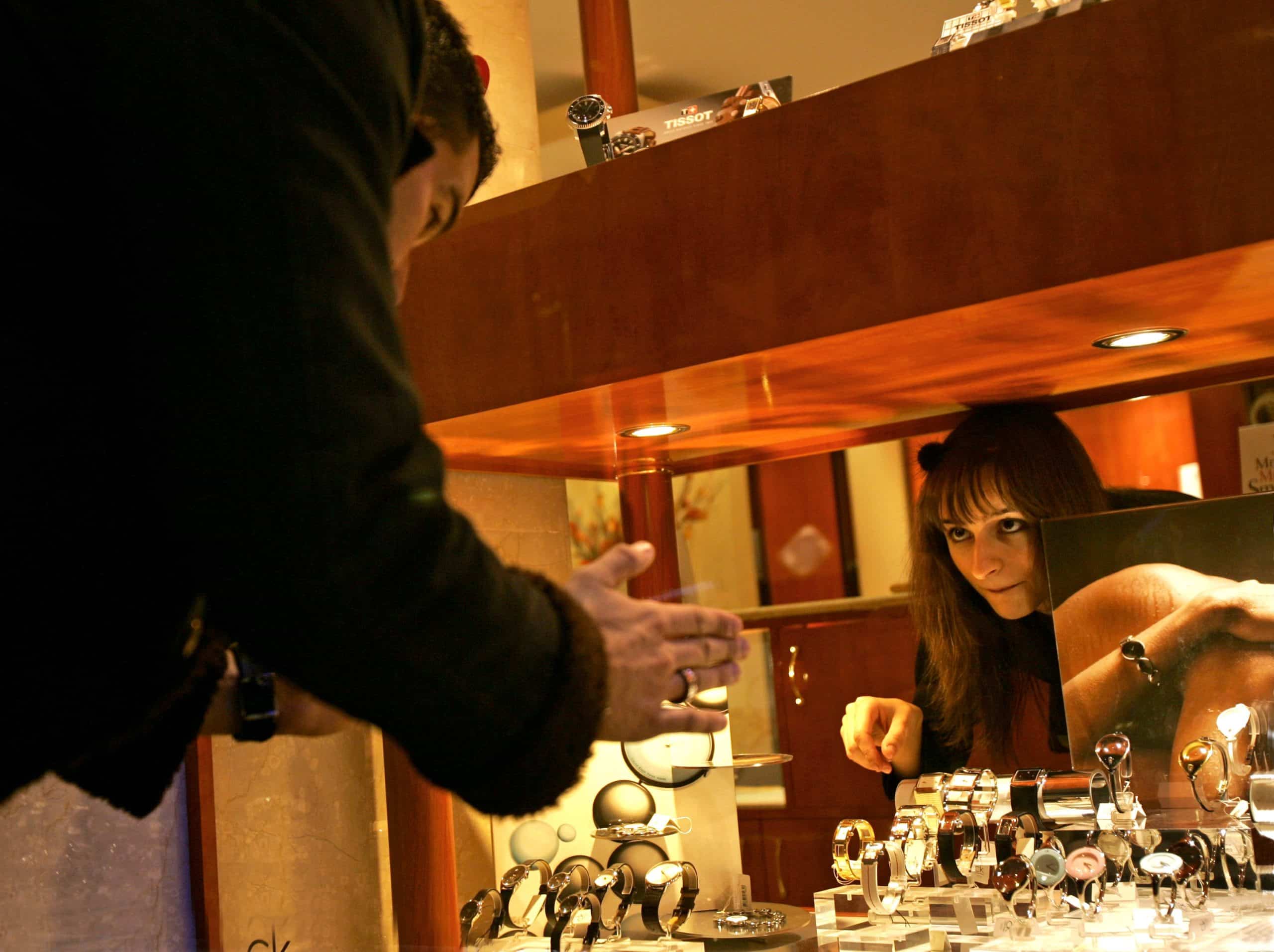 Cât de mare va fi ”taxa pe lux” și cine sunt românii care vor trebui să o achite