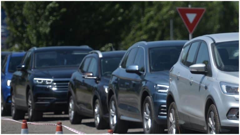 Femeie din România, judecată pentru o faptă incredibilă: și-a furat propria mașină de la amanet