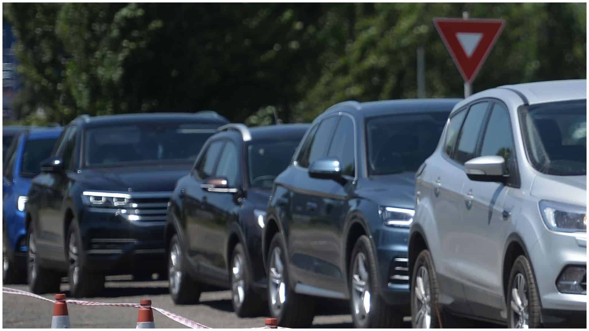 Femeie din România, judecată pentru o faptă incredibilă: și-a furat propria mașină de la amanet