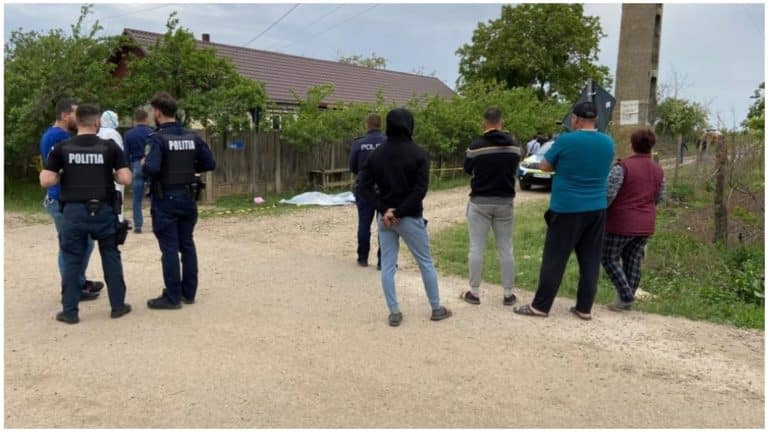 Crimă odioasă, femeie din Buzău ucisă de nepot pentru o bucată de pământ. Tragedia s-a petrecut în faţa soţului paralizat