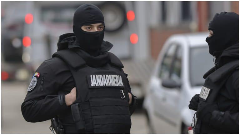 Minivacanță de 1 Mai, terminată la sediul Poliției. Ce au descoperit jandarmii în mașina unui tânăr din Alba