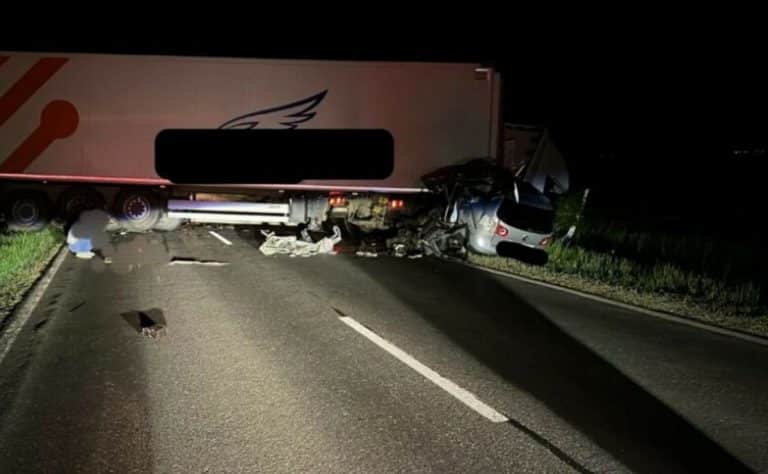 Accident cumplit în Buzău. O tânără de 29 de ani și-a pierdut viața după ce a intrat sub un TIR