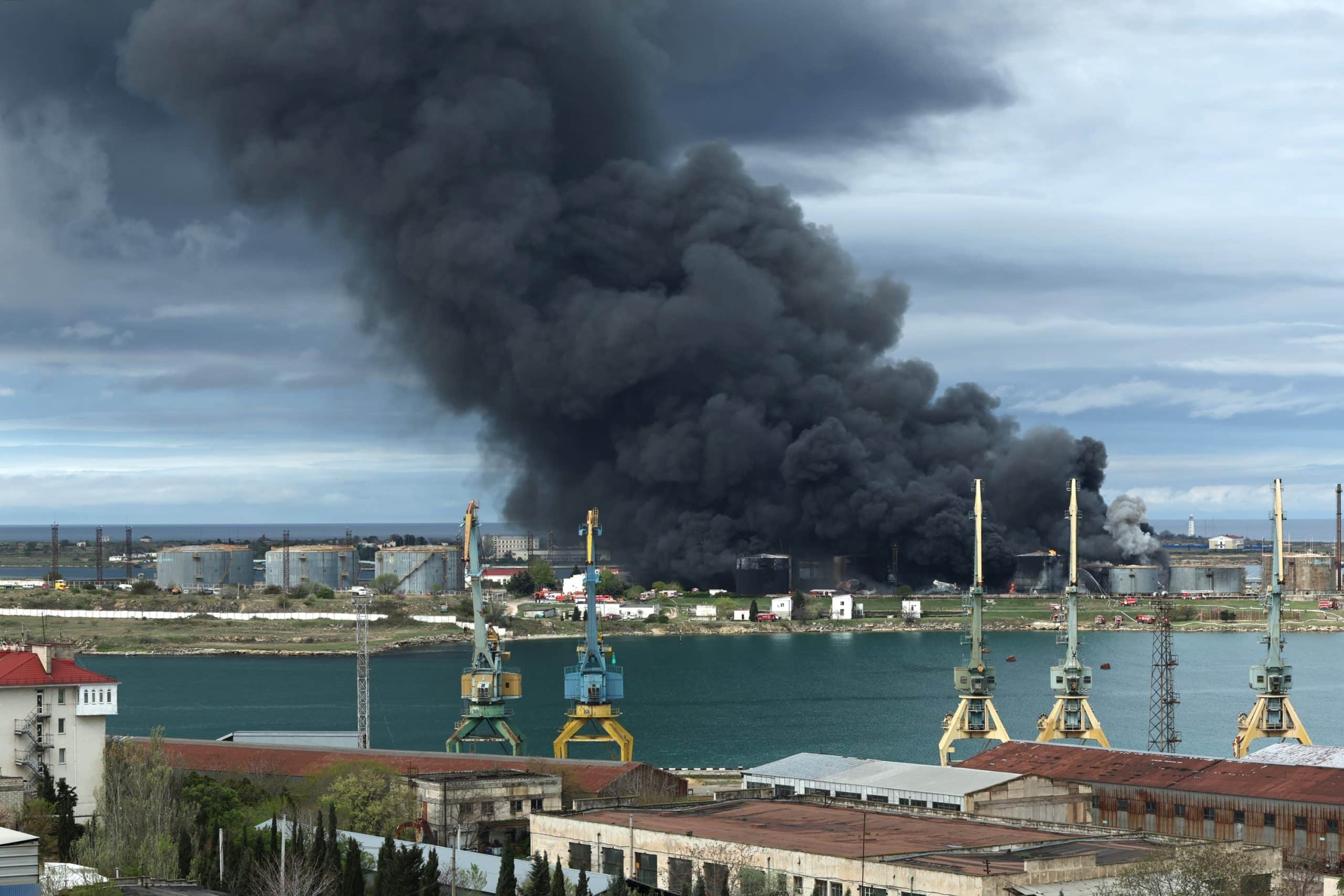 De ce bombardarea rafinăriilor rusești de către Ucraina nu a dus la creșterea prețului petrolului pe piețele internaționale