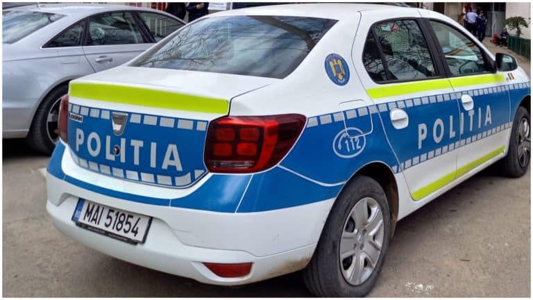 Incident grav în Capitală: un bărbat amenință că se aruncă de la etajul unui mall din Sectorul 2