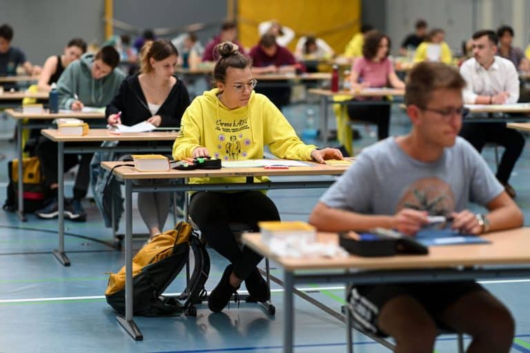 Studenții nu pot fi obligați să participe la mai mult de 8 ore pe zi la cursuri. Lista noutăților din Codul drepturilor și obligațiilor studentului