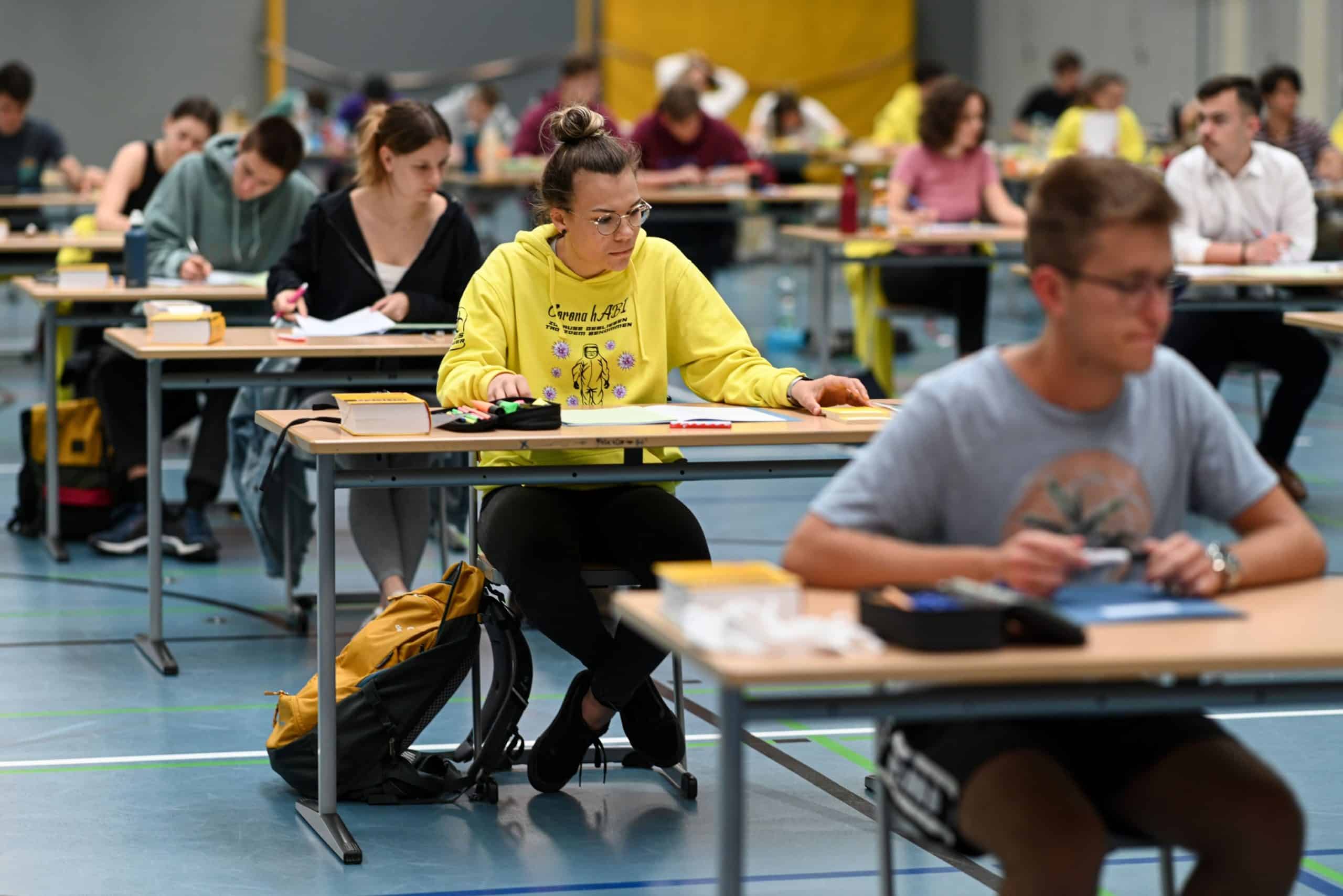 Studenții nu pot fi obligați să participe la mai mult de 8 ore pe zi la cursuri. Lista noutăților din Codul drepturilor și obligațiilor studentului