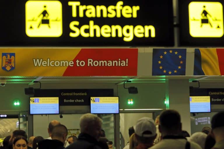 Neregulile găsite de poliţie la graniţă, după intrarea României în Air Schengen. Copii fără documente legale, migranţi non-UE cu contracte expirate