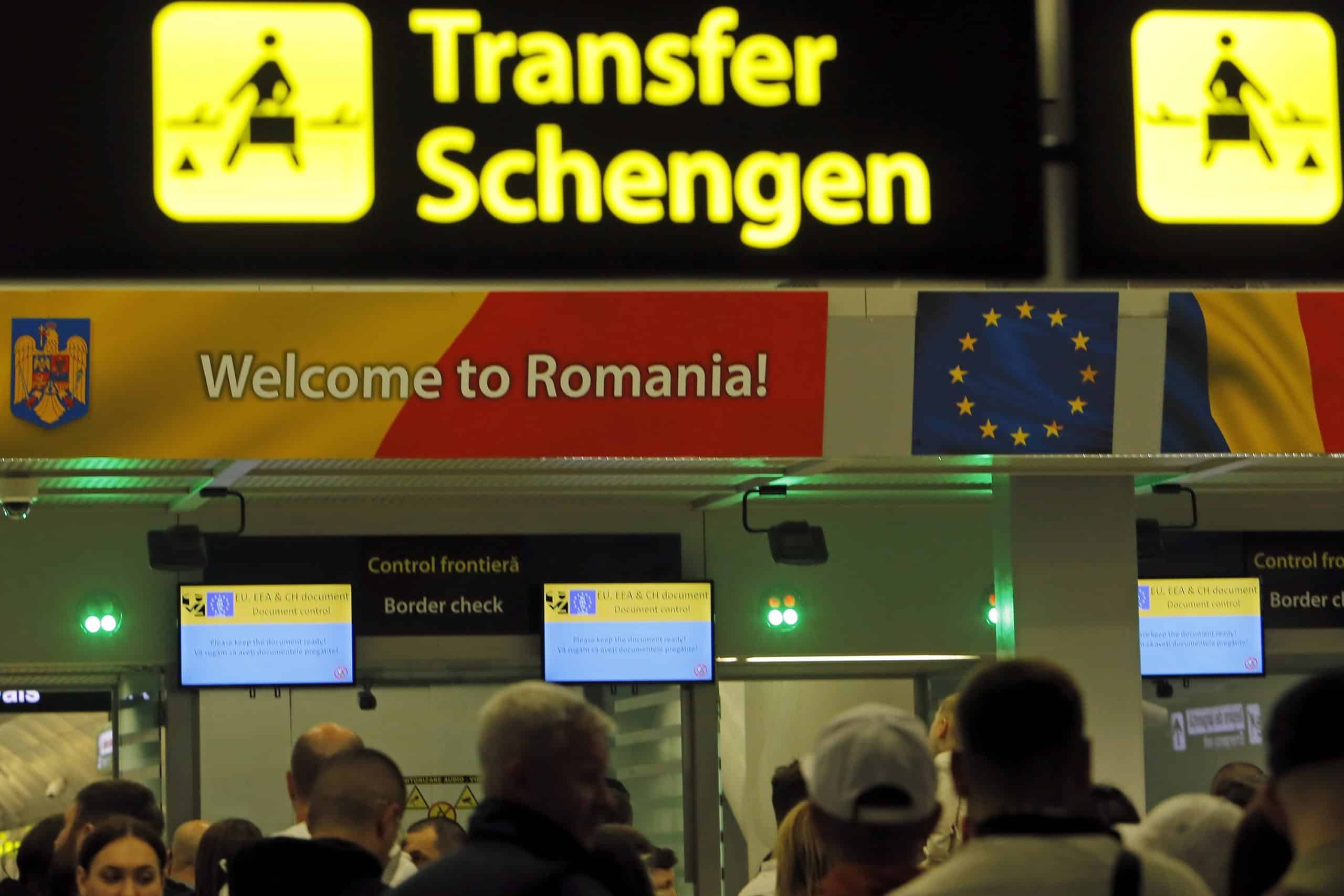 Neregulile găsite de poliţie la graniţă, după intrarea României în Air Schengen. Copii fără documente legale, migranţi non-UE cu contracte expirate