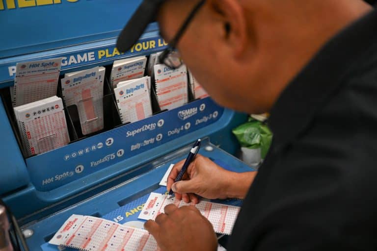 Strategii pentru a câștiga la Loto. Așa îți crești șansele și probabilitatea de te umple de bani cu o variantă simplă
