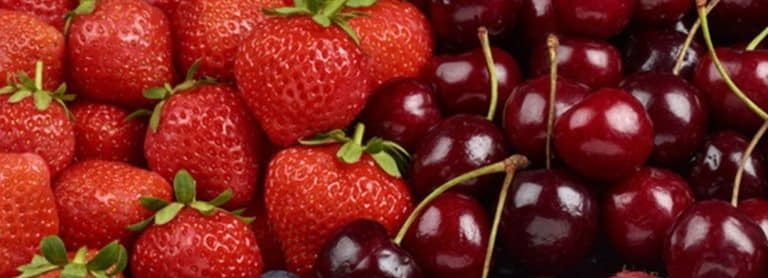 Cireșele și căpșunile românești au ajuns pe tarabele din piețe. Câți bani ne scot din buzunare