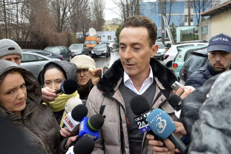 Radu Mazăre decis să înceapă o nouă viață departe de ochii lumii. Soția i-a spus că este însărcinată chiar la ieșirea de la Jilava