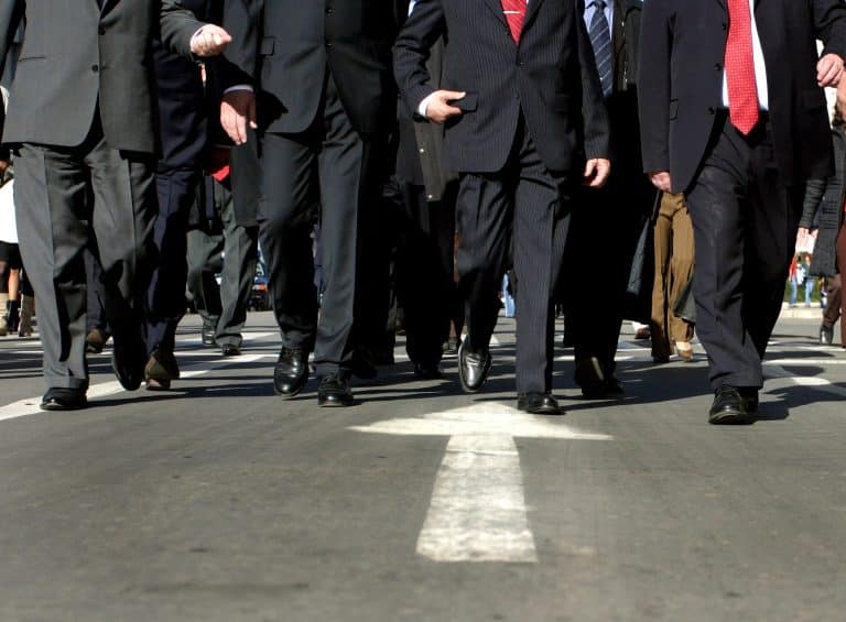 Ei sunt bugetarii care vor primi luna aceasta mai mulți bani la salariu. Ce sume vor încasa aceștia