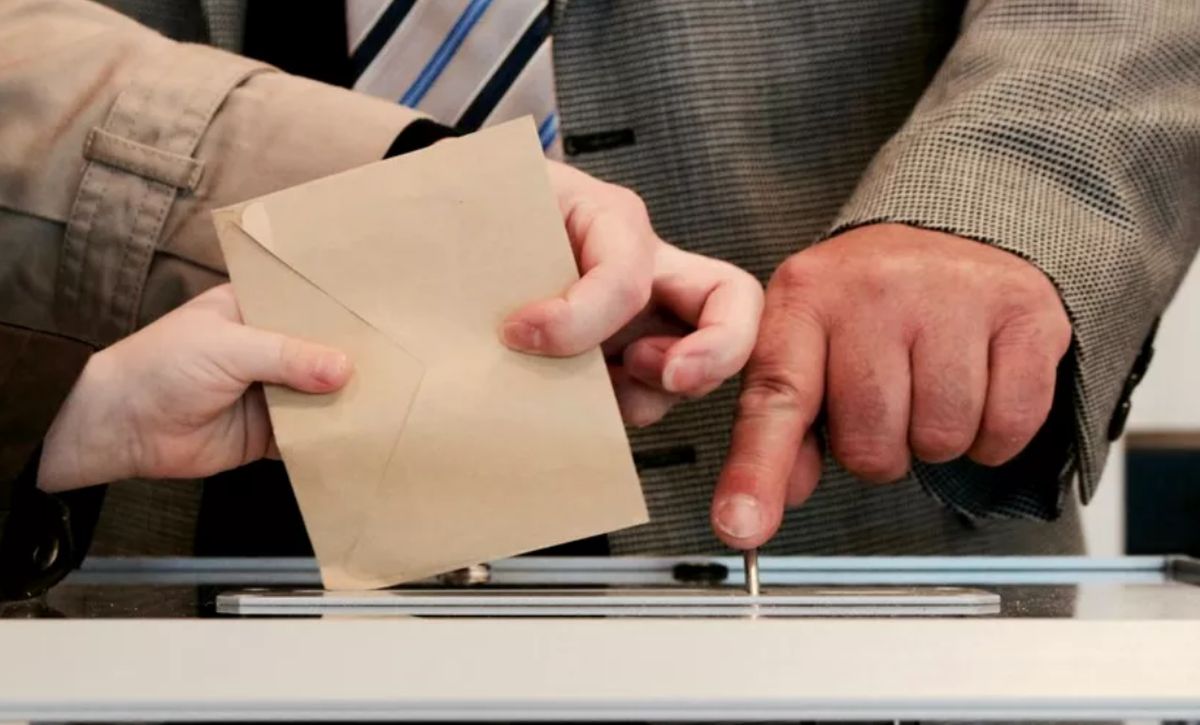 Mai multe Birouri Electorale și-au suspendat activitatea pentru câteva ore. Oamenii se plâng că sunt extenuați