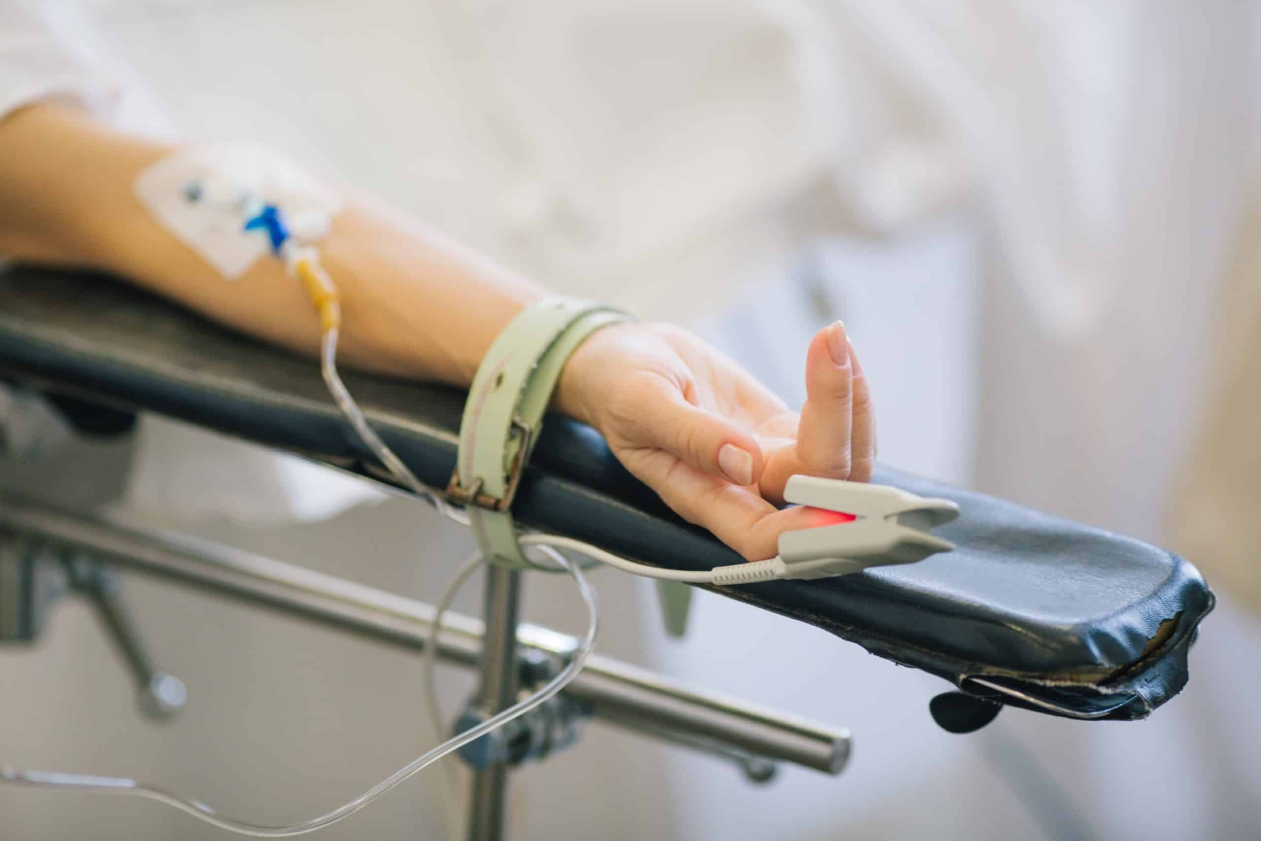 Vești bune pentru cei care suferă de cancer colorectal. Un studiu clinic, rezultate promițătoare privind imunoterapia