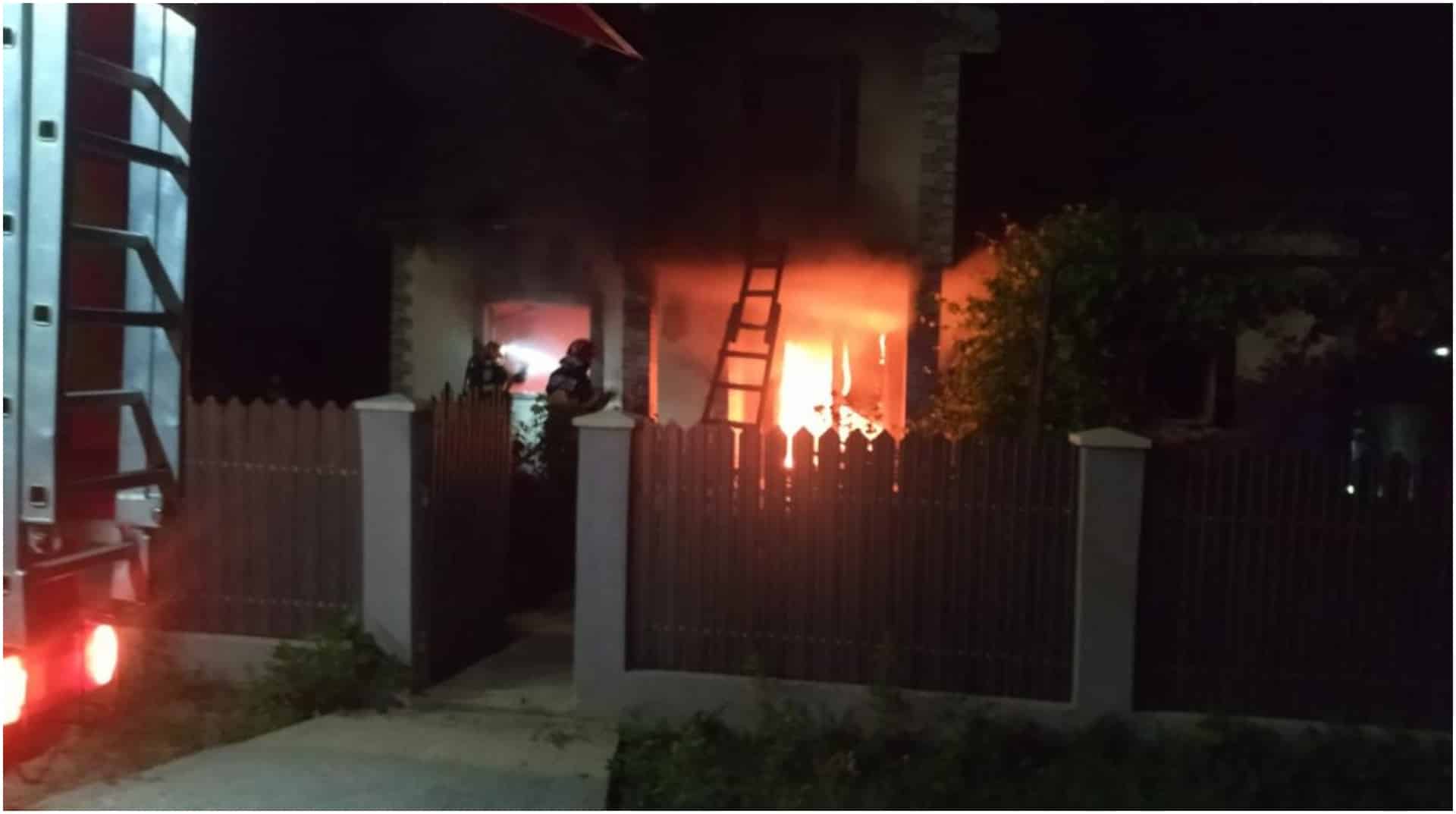 A murit ars de viu în timp ce încerca să-și incendieze soția. Femeia a reușit să scape cu viață